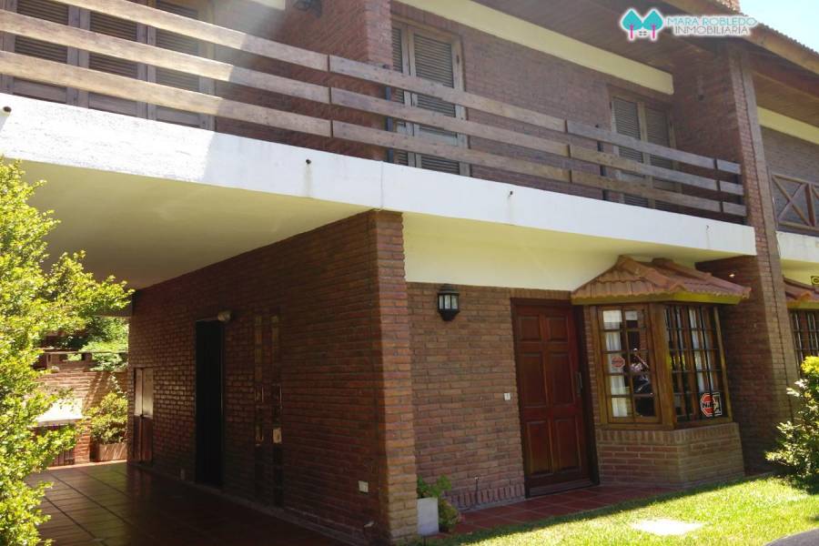 Pinamar,Buenos Aires,Argentina,3 Bedrooms Bedrooms,2 BathroomsBathrooms,Duplex-triplex,1196