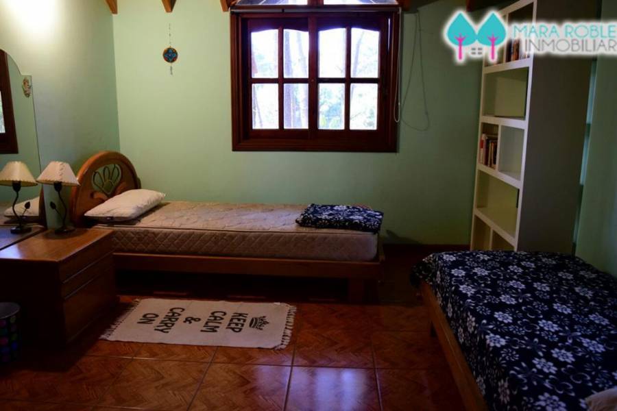 Valeria del Mar,Buenos Aires,Argentina,4 Bedrooms Bedrooms,3 BathroomsBathrooms,Casas,1255